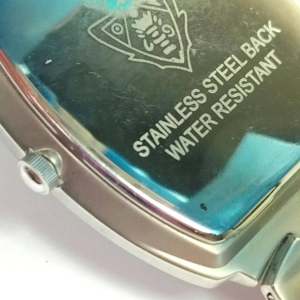 Gucci Women's Watch in New Condition *Needs battery replacement* - Picture 8 of 11